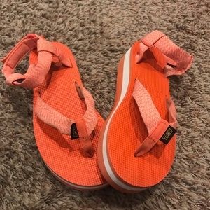 Platform Tevas Size 8